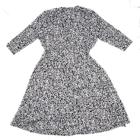 Lane Bryant Fit and Flare Graphic Print Surplice Tulip Midi Dress Sz 22/24 - NWT - Picture 3 of 7